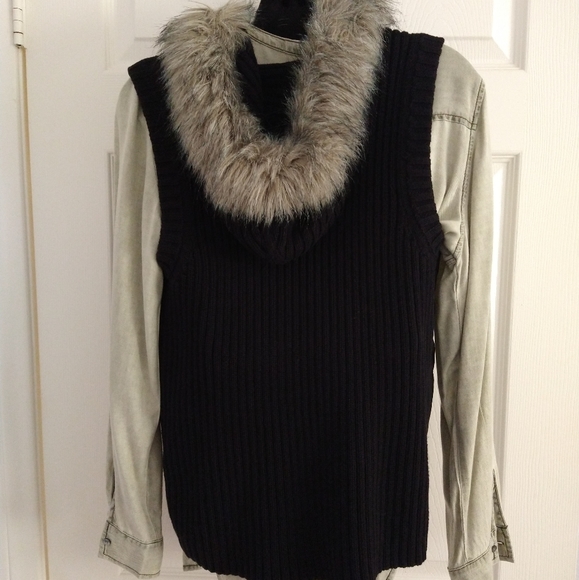 Jones New York Faux Fur Hooded Vest - Picture 2 of 8